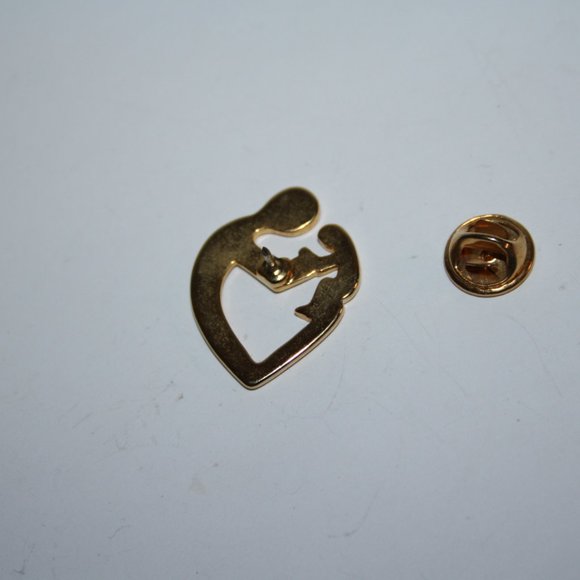 Beautiful gold parent holding child heart lapel pin 1 1/8" - Picture 2 of 4